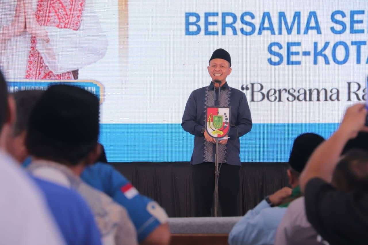 Safari Ramadhan di Masjid Al Ikram Komplek Pemda, Walikota dan Wawako Disambut Ribuan Warga